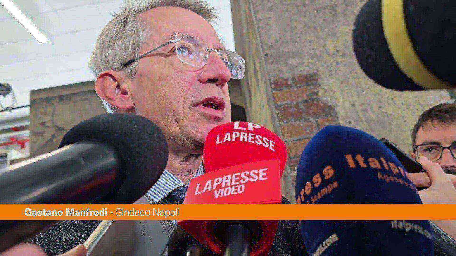 Piazza Bellini, Manfredi chiede orari più restrittivi: «Urgente ripristinare la normalità»