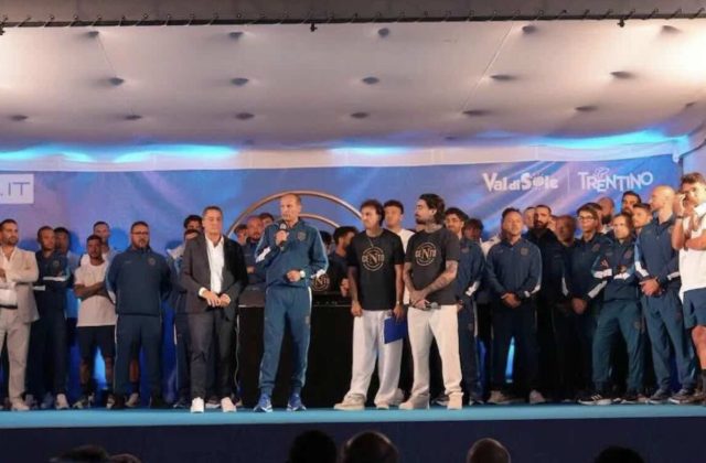 Napoli in festa a Dimaro: tre mila cuori azzurri acclamano Allegri e i ragazzi!
