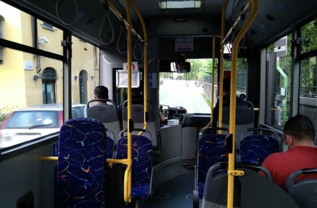 Violenza su un bus Napoli-Pescara: arrestato un 40enne, i passeggeri in allerta