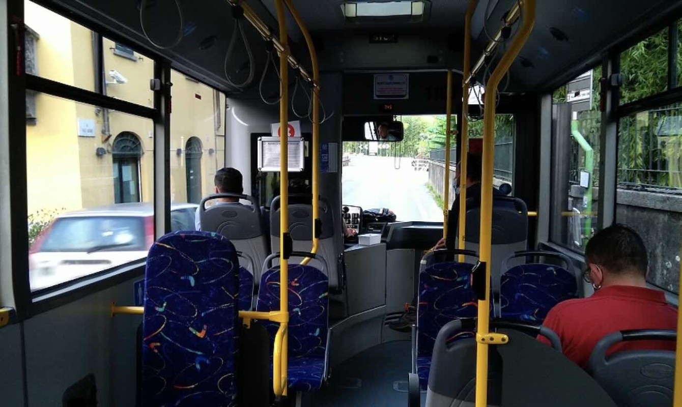Violenza su un bus Napoli-Pescara: arrestato un 40enne, i passeggeri in allerta