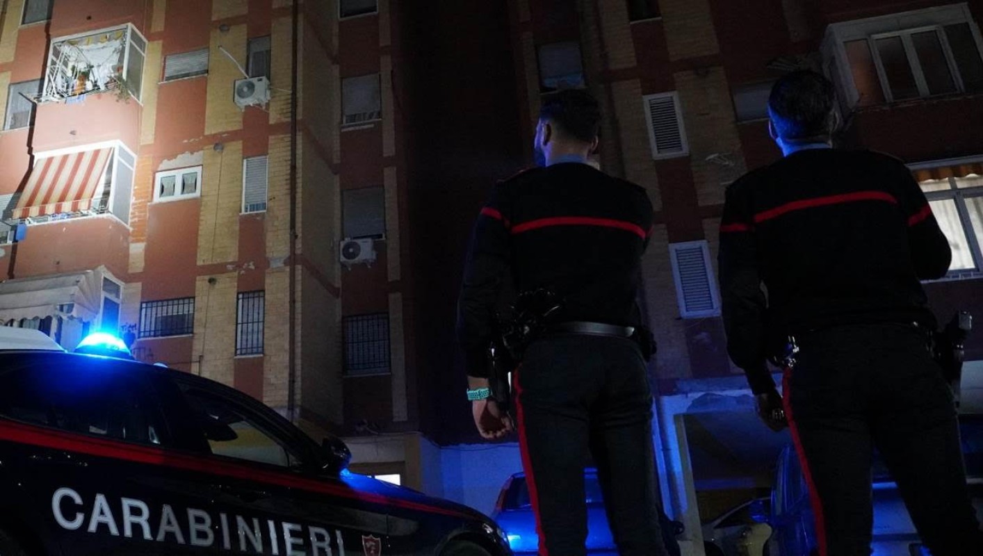 Violenza a Maddaloni: un uomo aggredisce genitori e carabinieri, scatta l’arresto