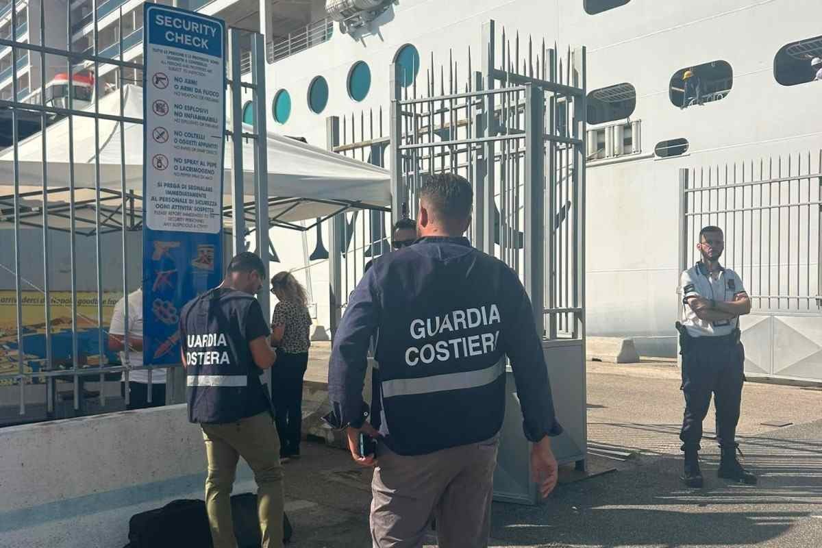 Nave da crociera verso Napoli hackerata, sei giovani nei guai dopo l’allerta in mare