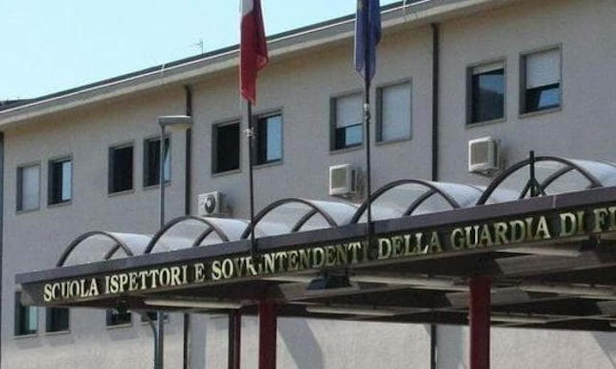 Tragedia a Napoli: una giovane allieva della Gdf perde la vita cadendo dalla scuola di formazione