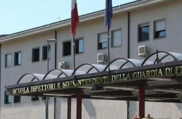 Tragedia a Napoli: una giovane allieva della Gdf perde la vita cadendo dalla scuola di formazione