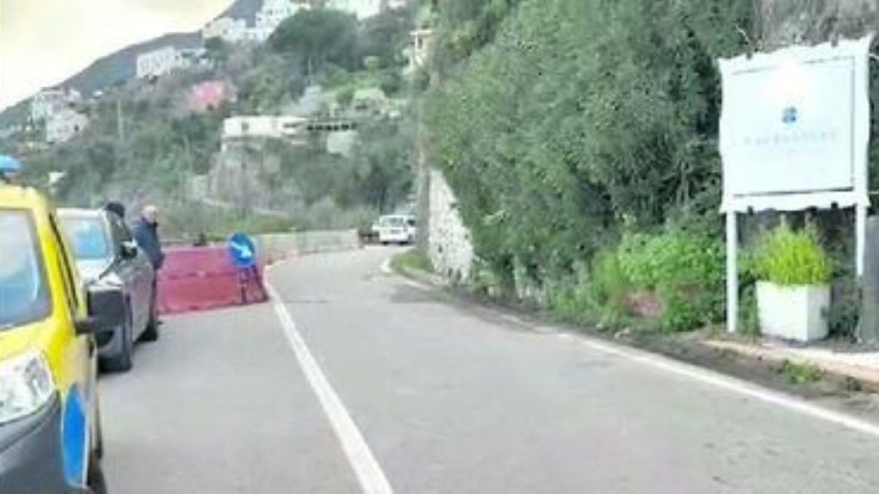 Amalfitana a Vico Equense: riaperta con senso unico, domani si torna alla normalità del traffico