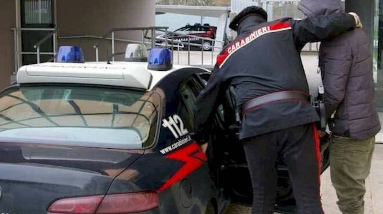 Furto d’auto a Sant’Antimo: arrestato un 20enne, complici e un minorenne nei guai