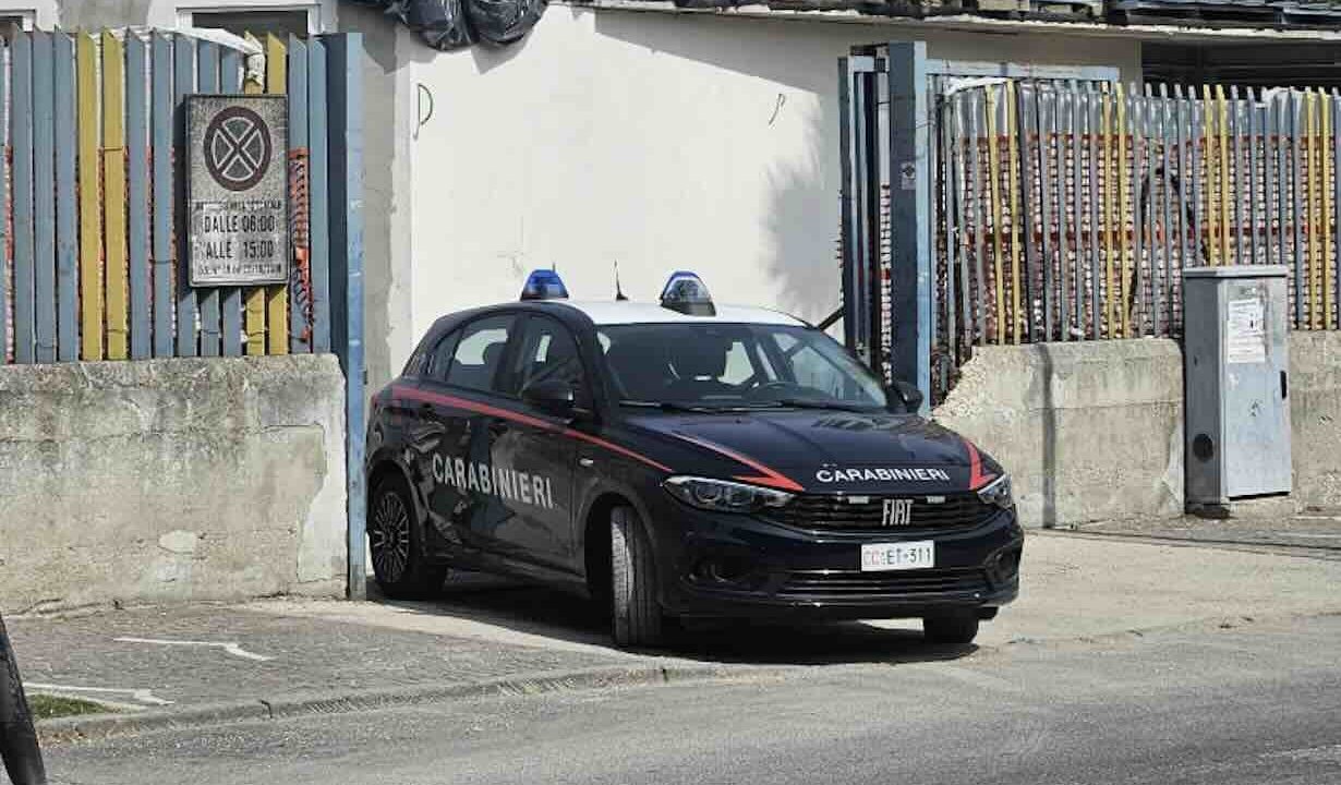 Arzano, blitz dei carabinieri: sequestrata la nuova casa comunale tra le polemiche