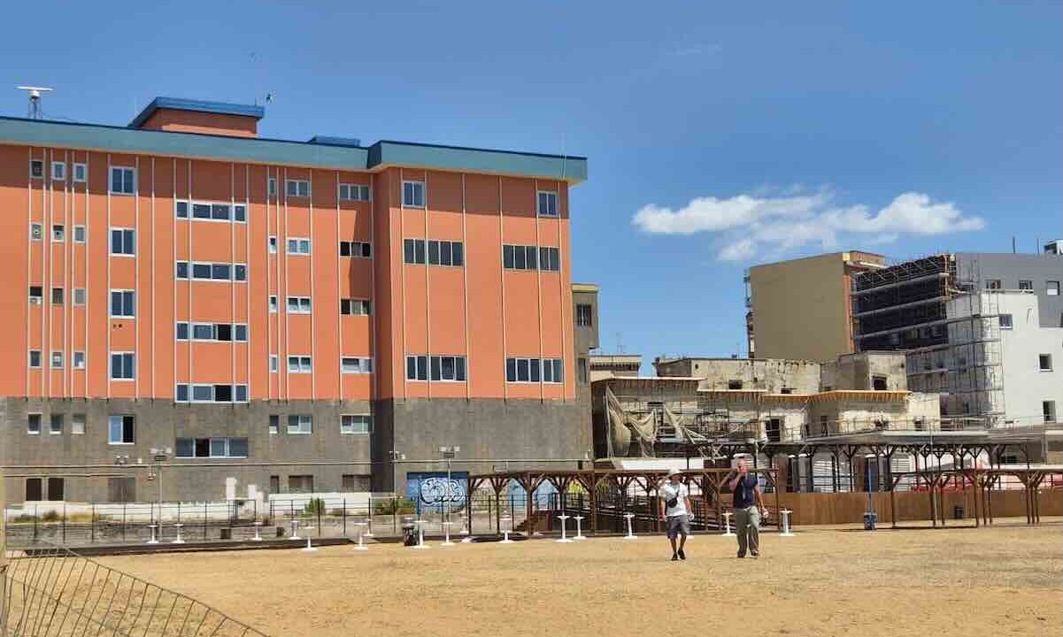 Bagnoli, residenti in allerta: chiuse le spiagge per inquinamento marino