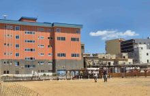 Bagnoli, residenti in allerta: chiuse le spiagge per inquinamento marino