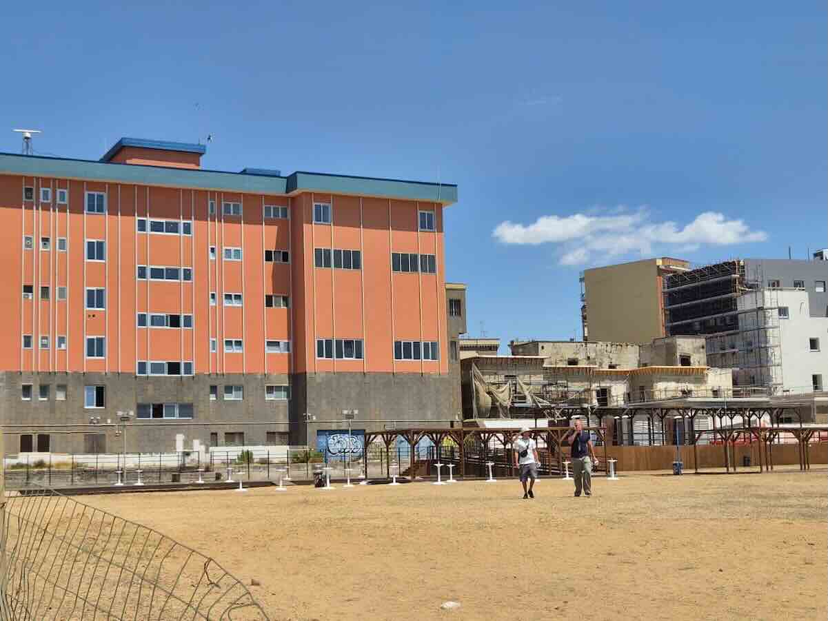 Bagnoli, residenti in allerta: chiuse le spiagge per inquinamento marino