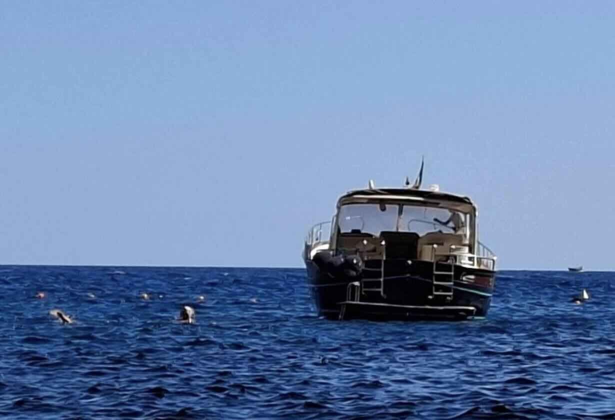 Crapolla, barca in fiordo: l’Amp Punta Campanella denuncia un atto inaccettabile