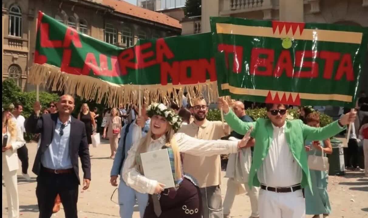 BigMama conquista il titolo di dottoressa a Milano: la sua gioia contagiosa!