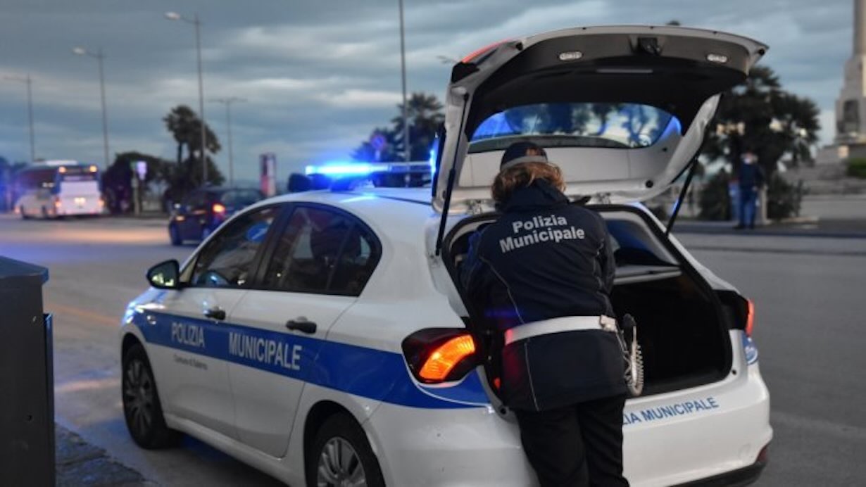 Salerno, operazione del NOS: scoperto un carico di hashish e crack nel cuore della città