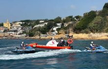 Marechiaro sotto controllo: fermati taxi del mare abusivi allo Scoglione, scatta il blitz della Guardia…