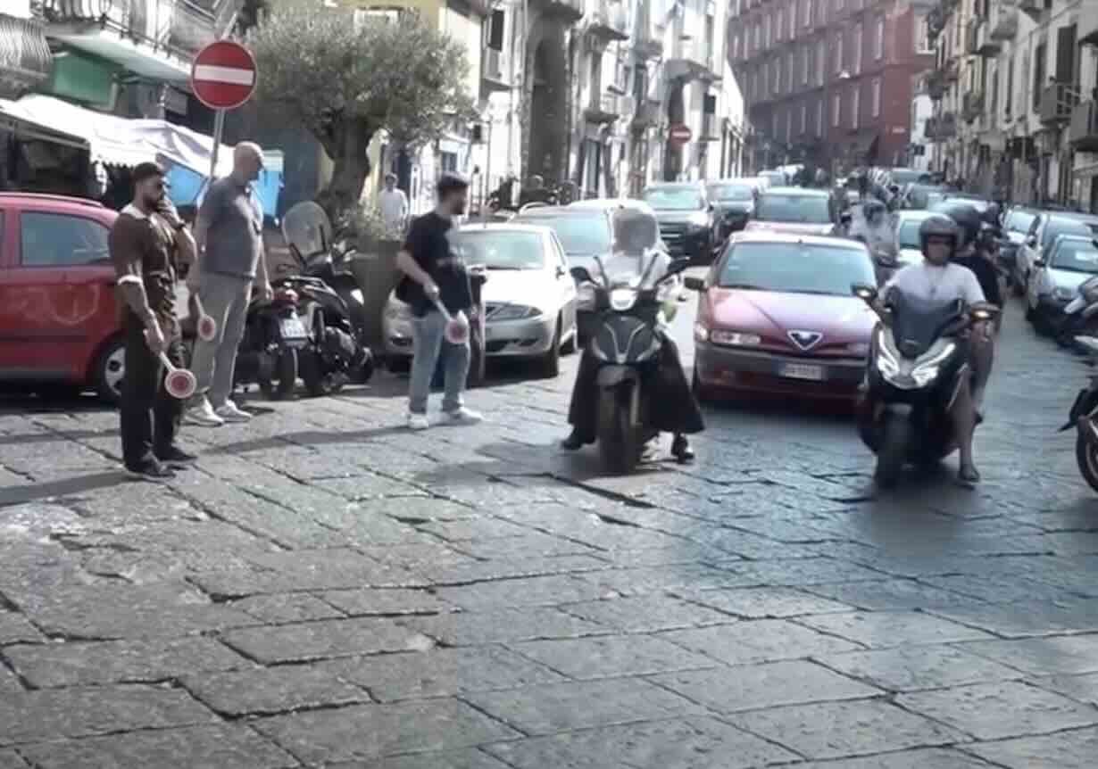 Napoli, grande operazione di sicurezza: 300 agenti nei Quartieri Spagnoli per garantire la tranquillità.