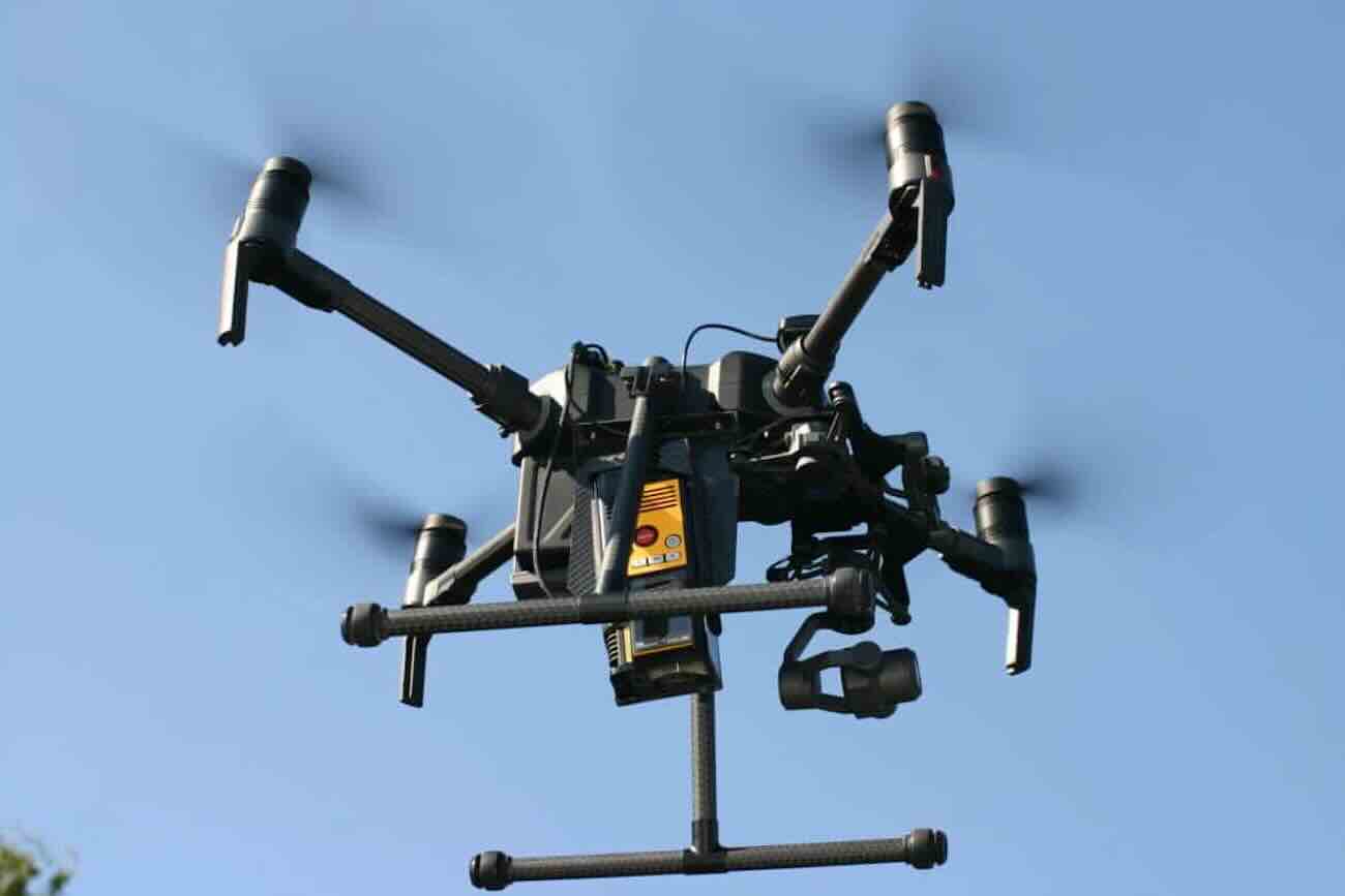 Secondigliano, colpo al traffico di droga: drone intercettato con un chilo di hashish in carcere