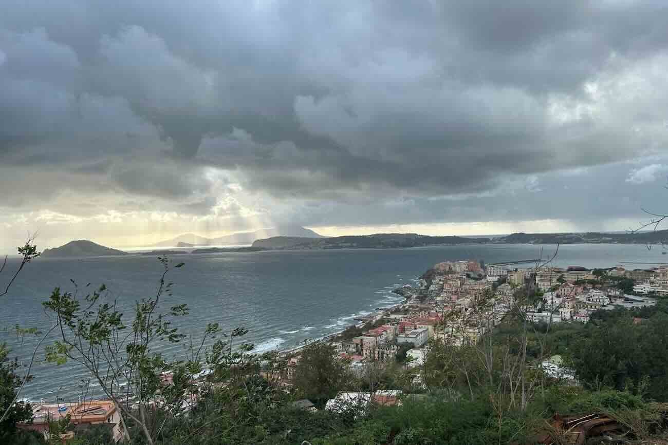 Campania, pomeriggio a rischio: in arrivo temporali e grandine, massima attenzione!