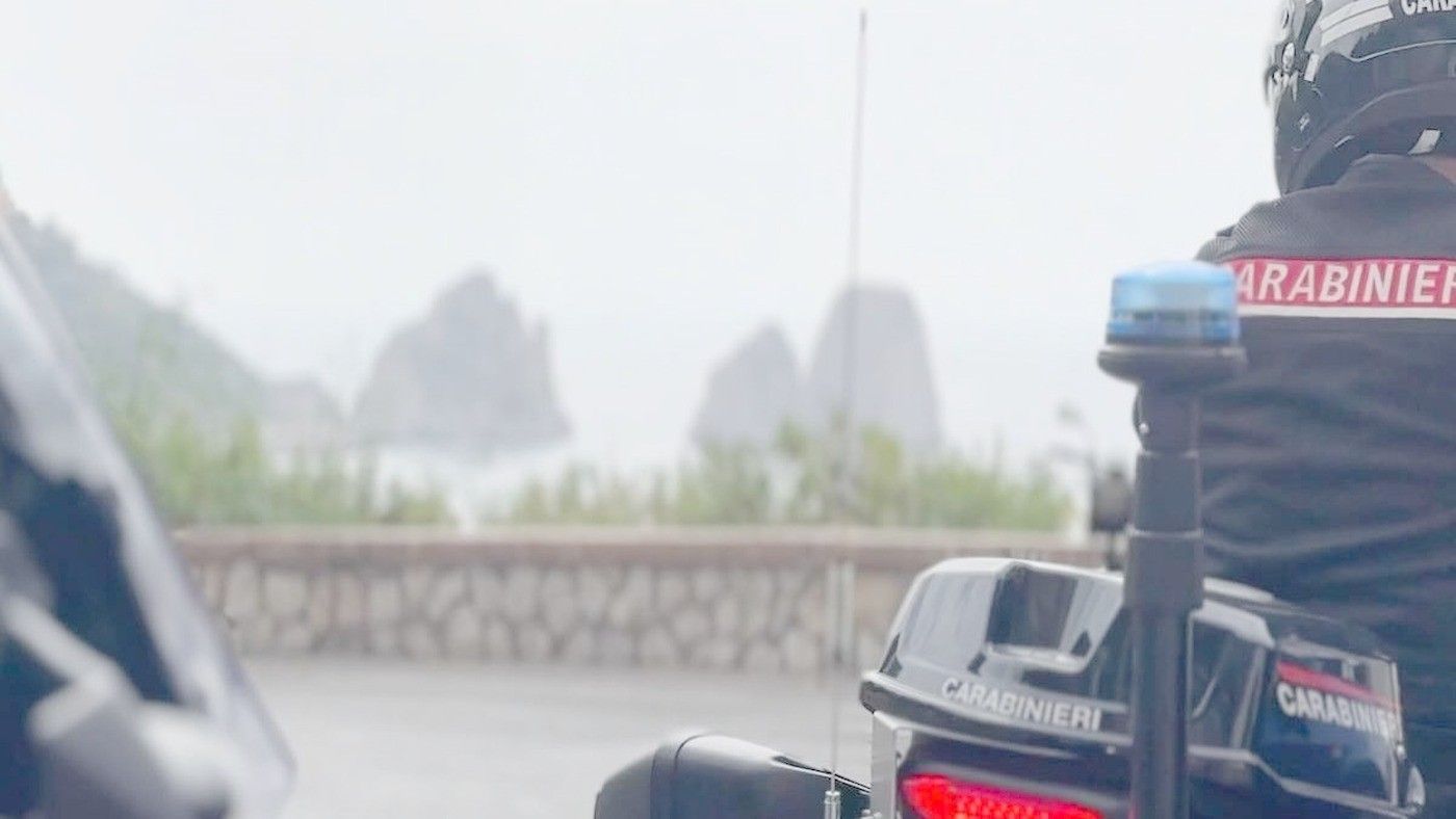 Evade dai domiciliari a Capri: l’incredibile storia di vendetta amorosa che sorprende i cittadini
