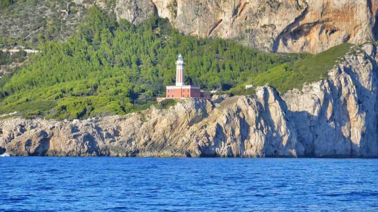 Capri, i balneari in allerta: «Senza lettini a 150 euro, la spiaggia sarà abbandonata»