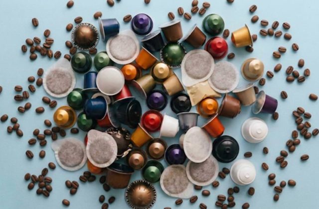 Nuove regole per la differenziata: dal 12 agosto come smaltire capsule e cialde di caffè in Campania
