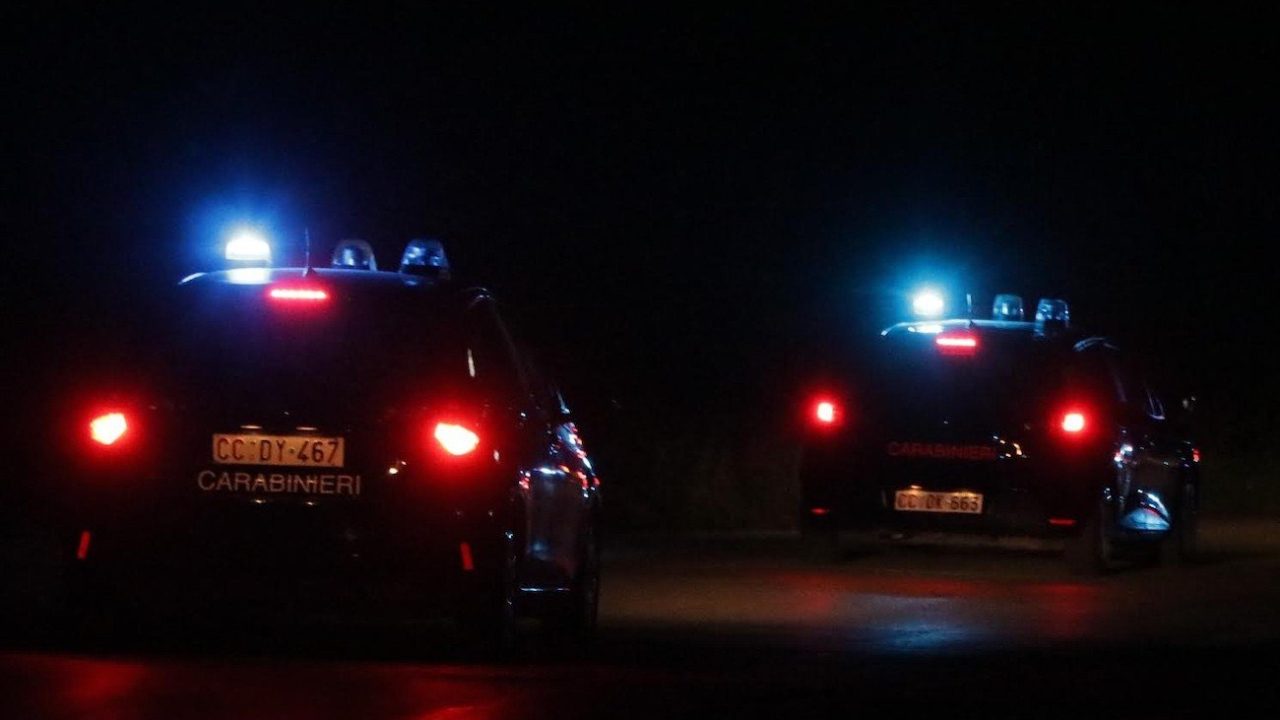 Villaricca, fiamme in un negozio in fase di apertura: scoperti proiettili e inquietanti segnali di violenza