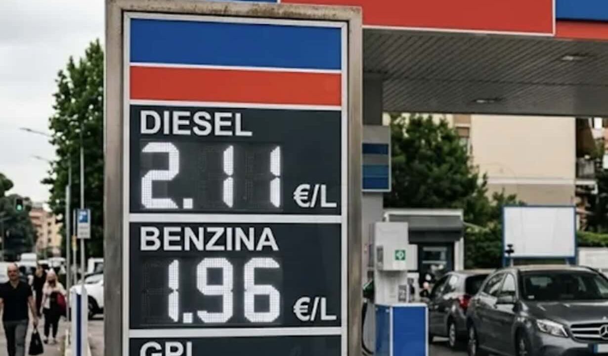 Carburanti in aumento, i tassisti di Napoli ricevono il supporto dei Consumatori: «Basta rincari sui…