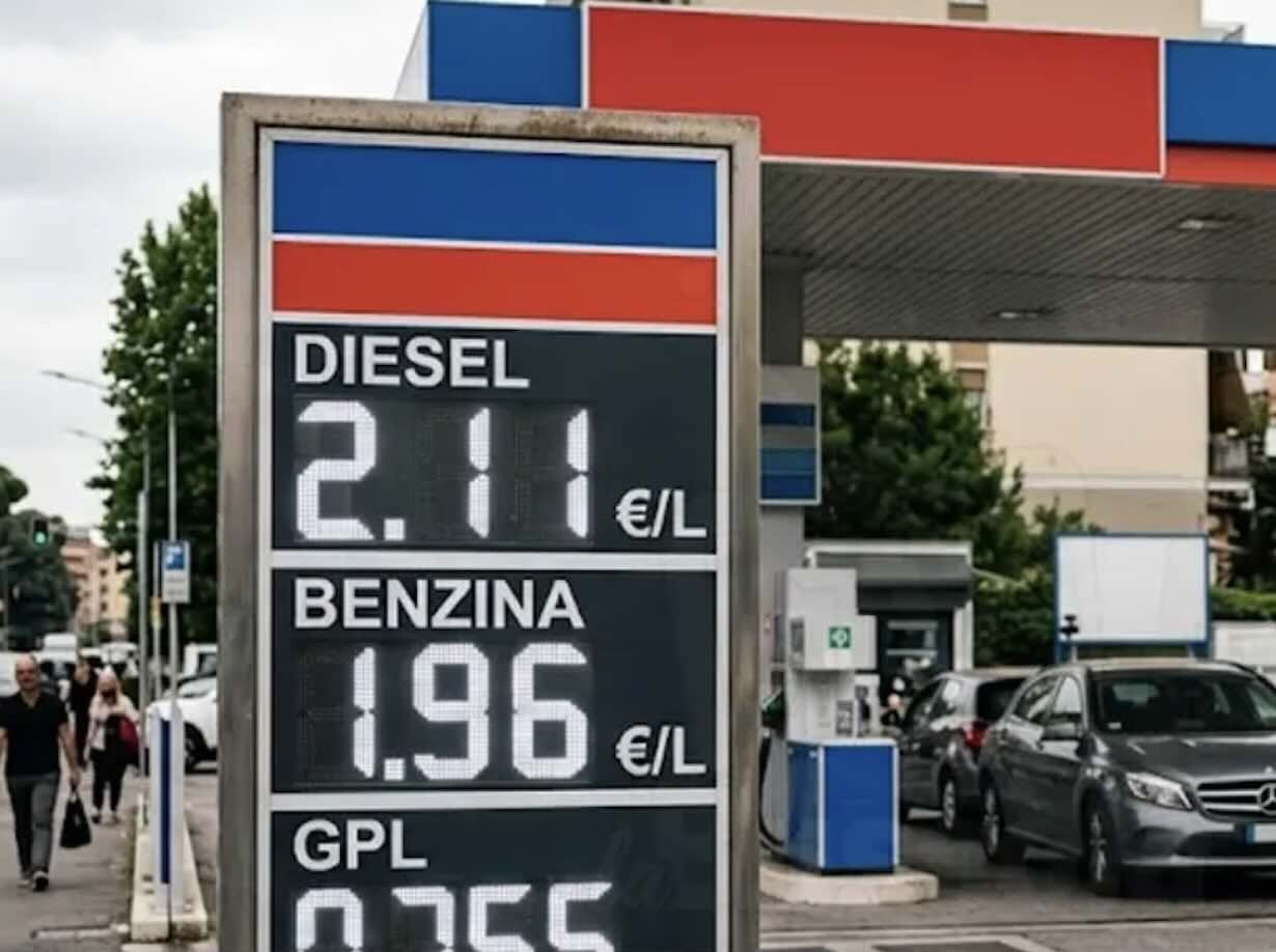 Carburanti in aumento, i tassisti di Napoli ricevono il supporto dei Consumatori: «Basta rincari sui…