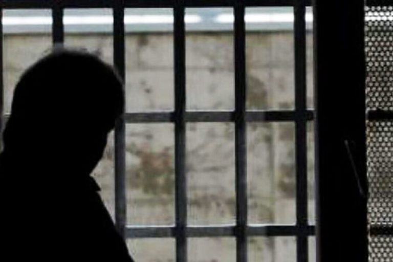 Viterbo, omicidio in carcere: detenuto accoltella il compagno nel cortile