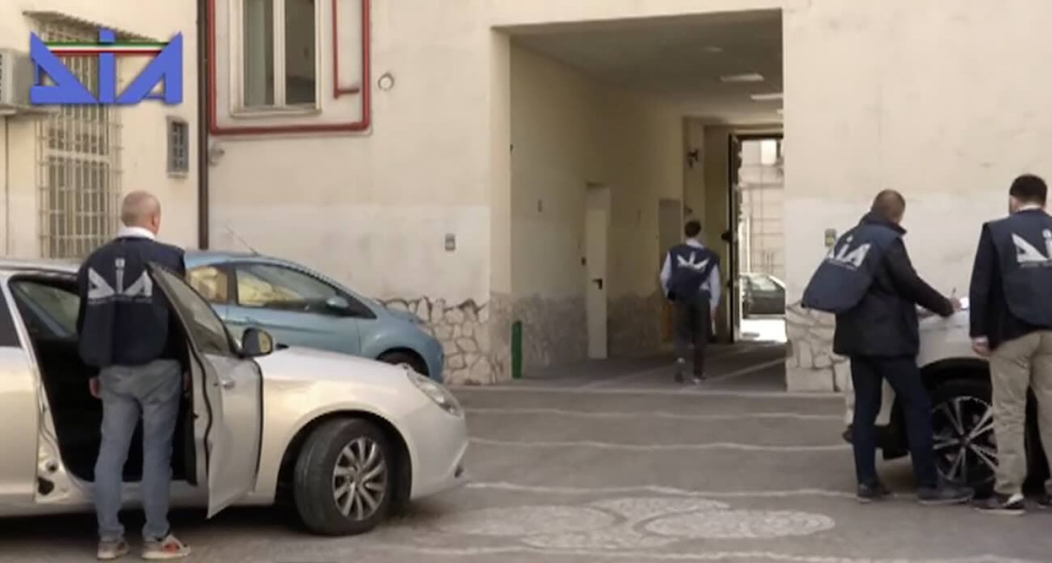 La Camorra trasforma il Litorale Domizio: da meta di svago a roccaforte illecita