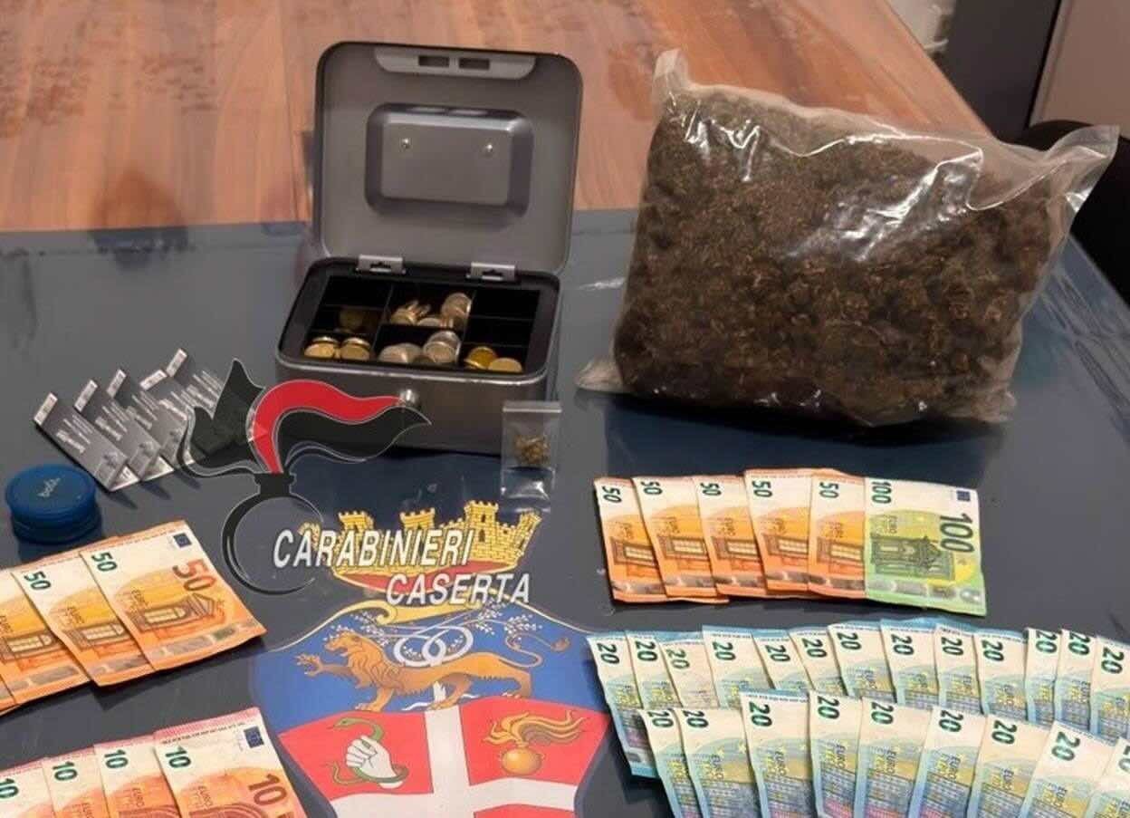 Casapesenna, trovata marijuana in casa: arrestata una donna di 53 anni con mezzo chilo di droga