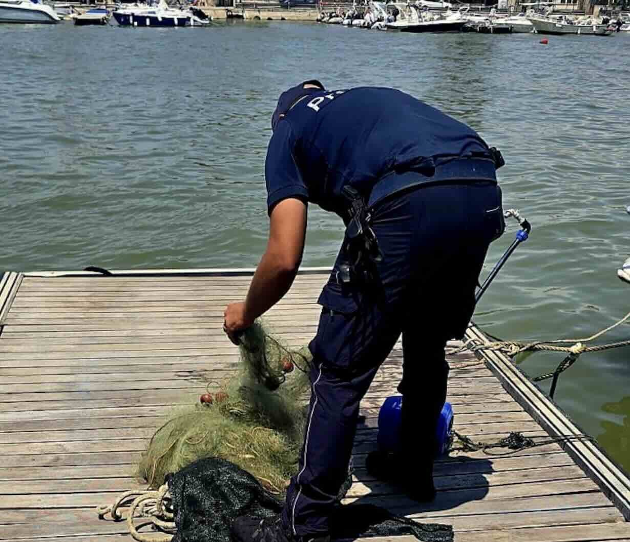 Castel Volturno, operazione contro il bracconaggio: smantellate reti illegali per 30 metri