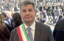 Castellammare in mano ai clan: la giunta Vicinanza di fronte all’agenzia delle cosche