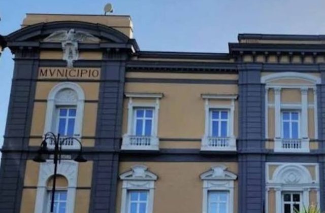 Castellammare, i cittadini chiedono risposte ai Commissari dopo il nuovo scioglimento per camorra