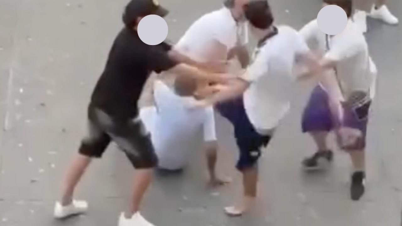 Grumo Nevano, anziano aggredito in piazza: un diciottenne in manette per tentato omicidio