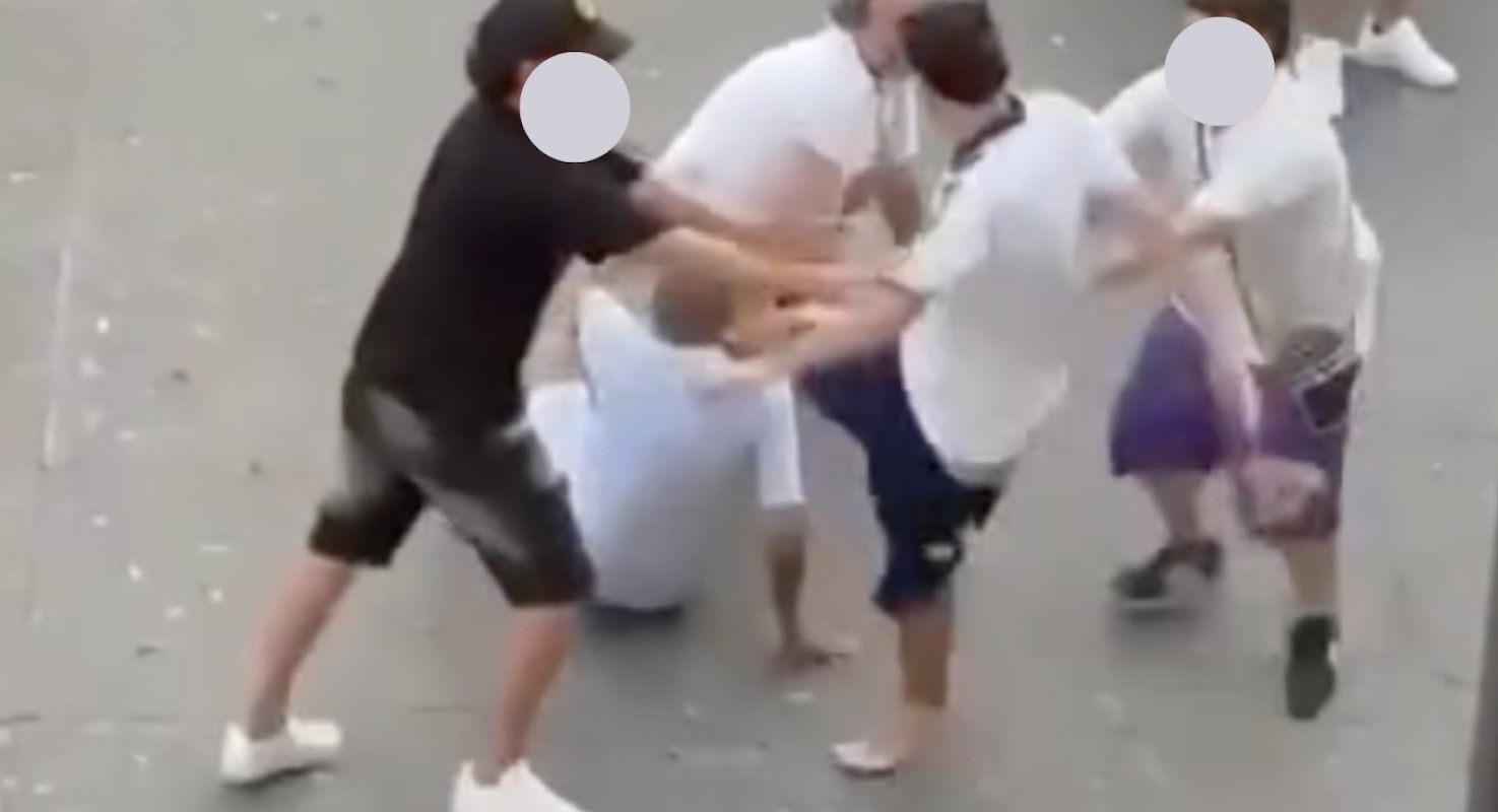 Grumo Nevano, anziano aggredito in piazza: un diciottenne in manette per tentato omicidio