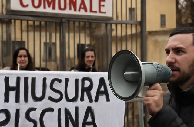 Chiusura della piscina comunale di Casoria: il M5S alza la voce per tutelare gli abbonati