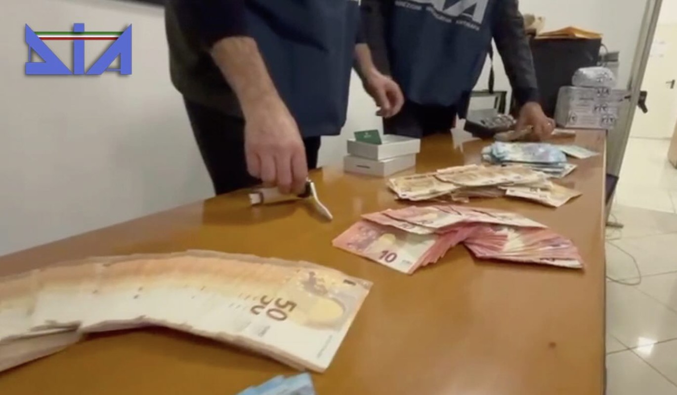 Cade il velo sul clan Casalesi: 22 arresti per scommesse e affari illeciti nel Napoletano.