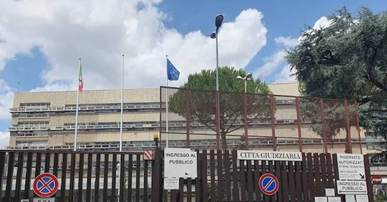 Napoli, risarcimento record per violazione della bigenitorialità: madre condannata a 156.440 euro
