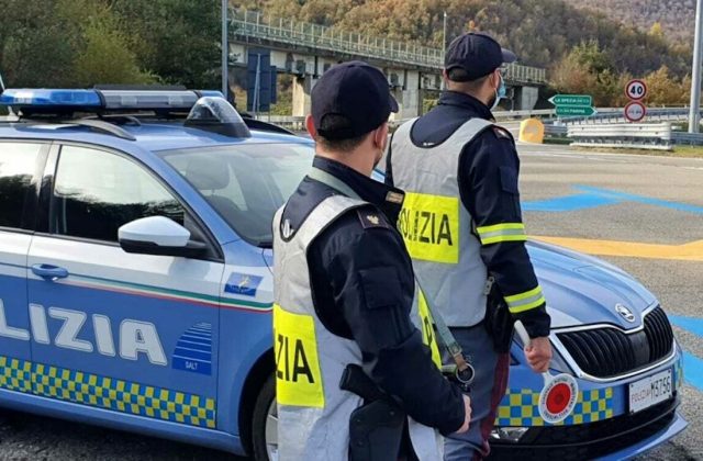 A2 in subbuglio: fuggi-fuggi dopo lo schianto in galleria, ladro di Panda in fuga tra le gallerie!
