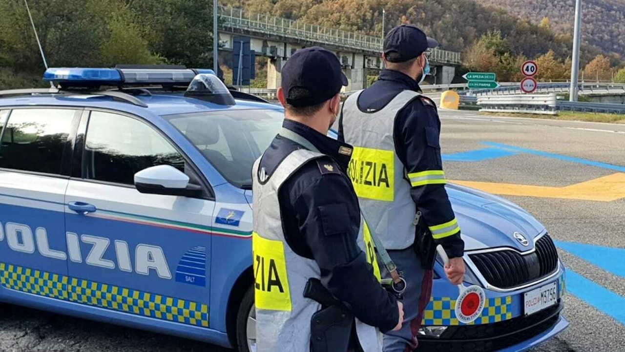 A2 in subbuglio: fuggi-fuggi dopo lo schianto in galleria, ladro di Panda in fuga tra le gallerie!