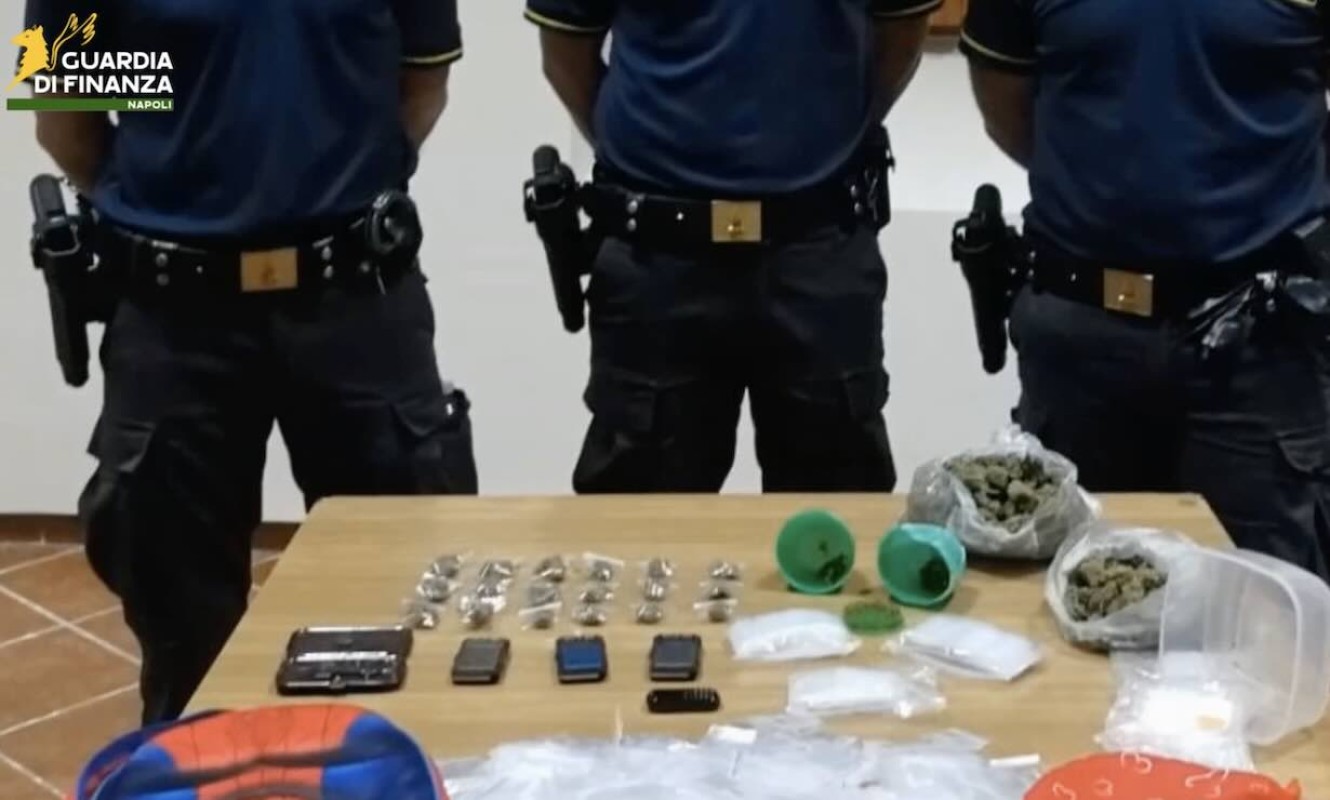 Sorrento, traffico di droga tra corrieri e Vip: 8 indagati in un’inchiesta scottante