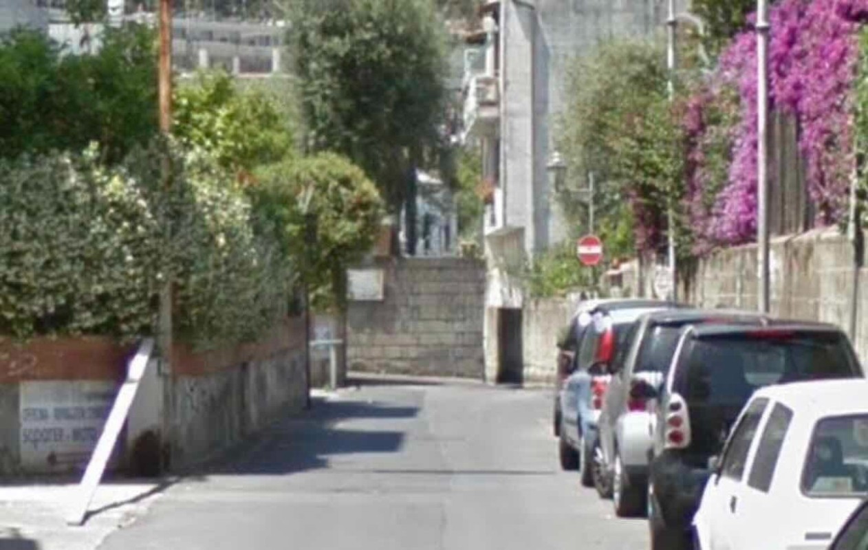 A Sorrento, finalmente demolita un’abitazione abusiva: un’ingiustizia risolta dopo 20 anni di attesa