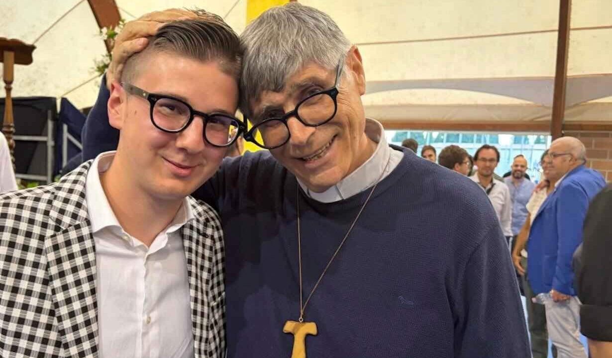 Don Patriciello: «Adriano, ti abbraccio. È il momento di rinascere»