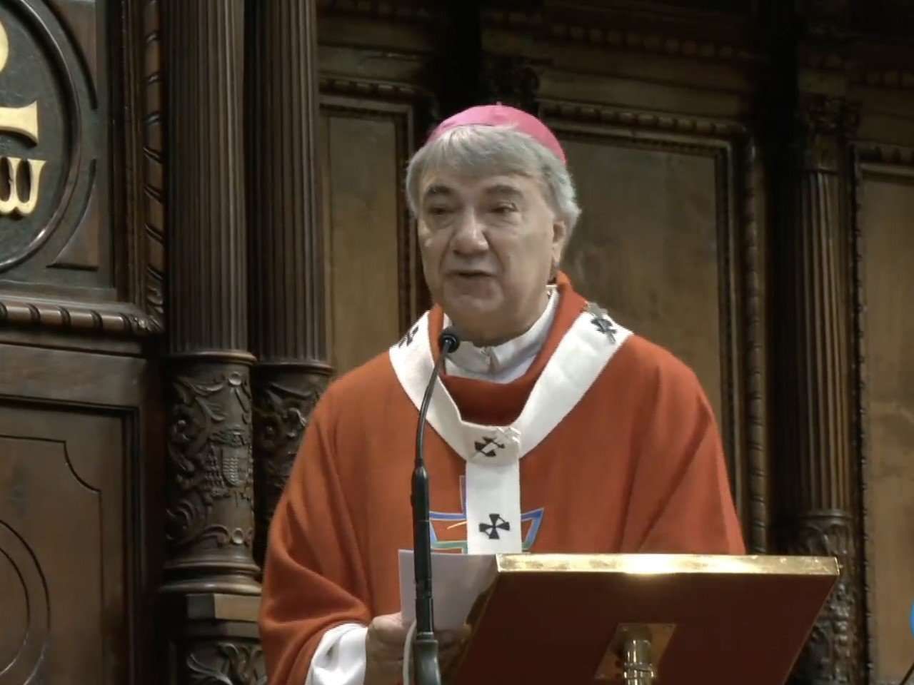Don Mimmo Battaglia al governo: «Non chiudete la porta della speranza per 1.200 famiglie»