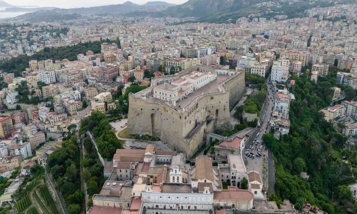 I migliori luoghi per ammirare il tramonto a Napoli: scopri i panorami mozzafiato sul Golfo
