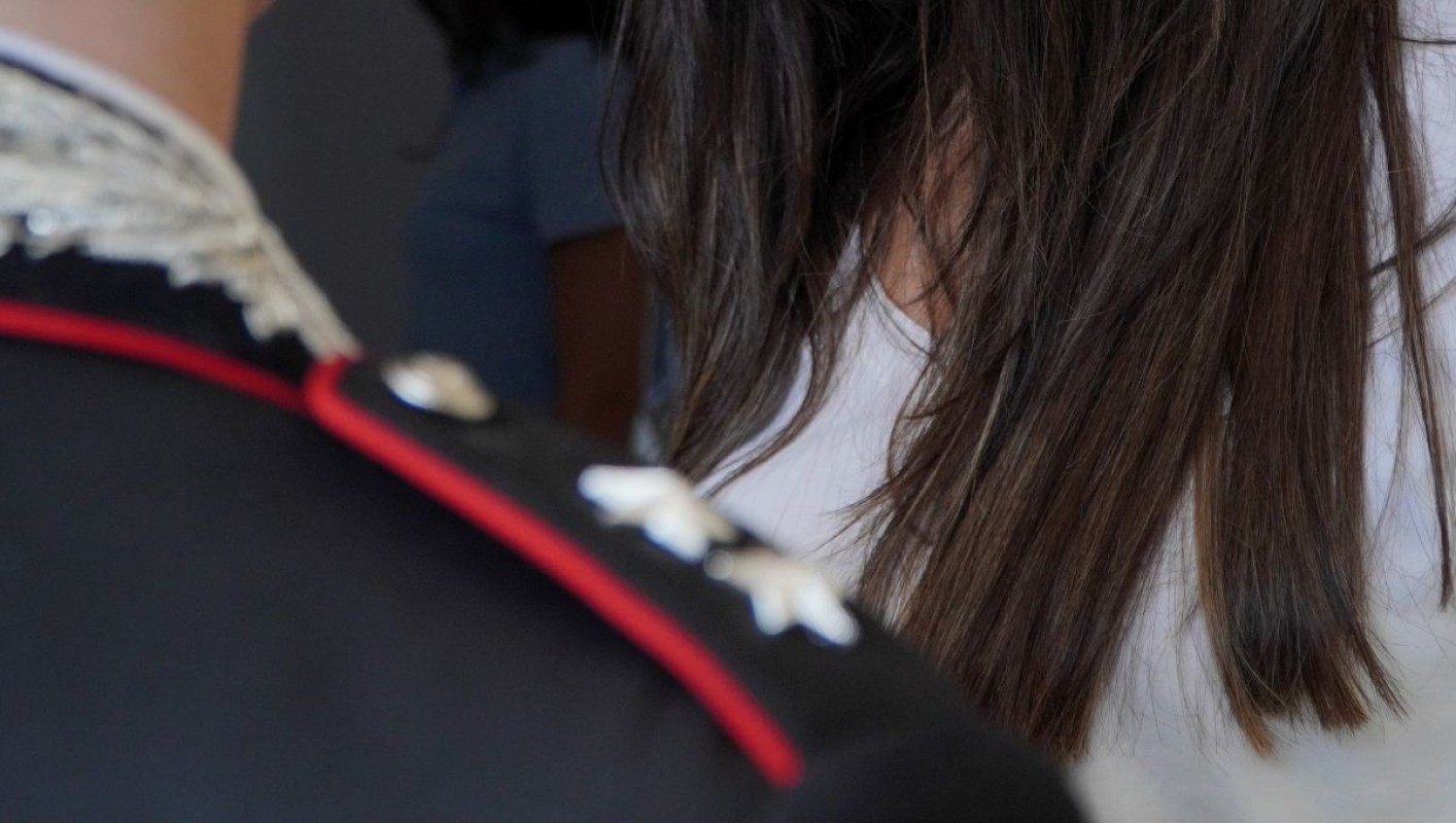 Dragoni, 53enne in manette: accuse di stalking contro la vicina di casa