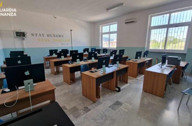 Vallo di Lauro sotto inchiesta: irregolarità sui fondi PNRR per la Scuola 4.0, quattro denunciati