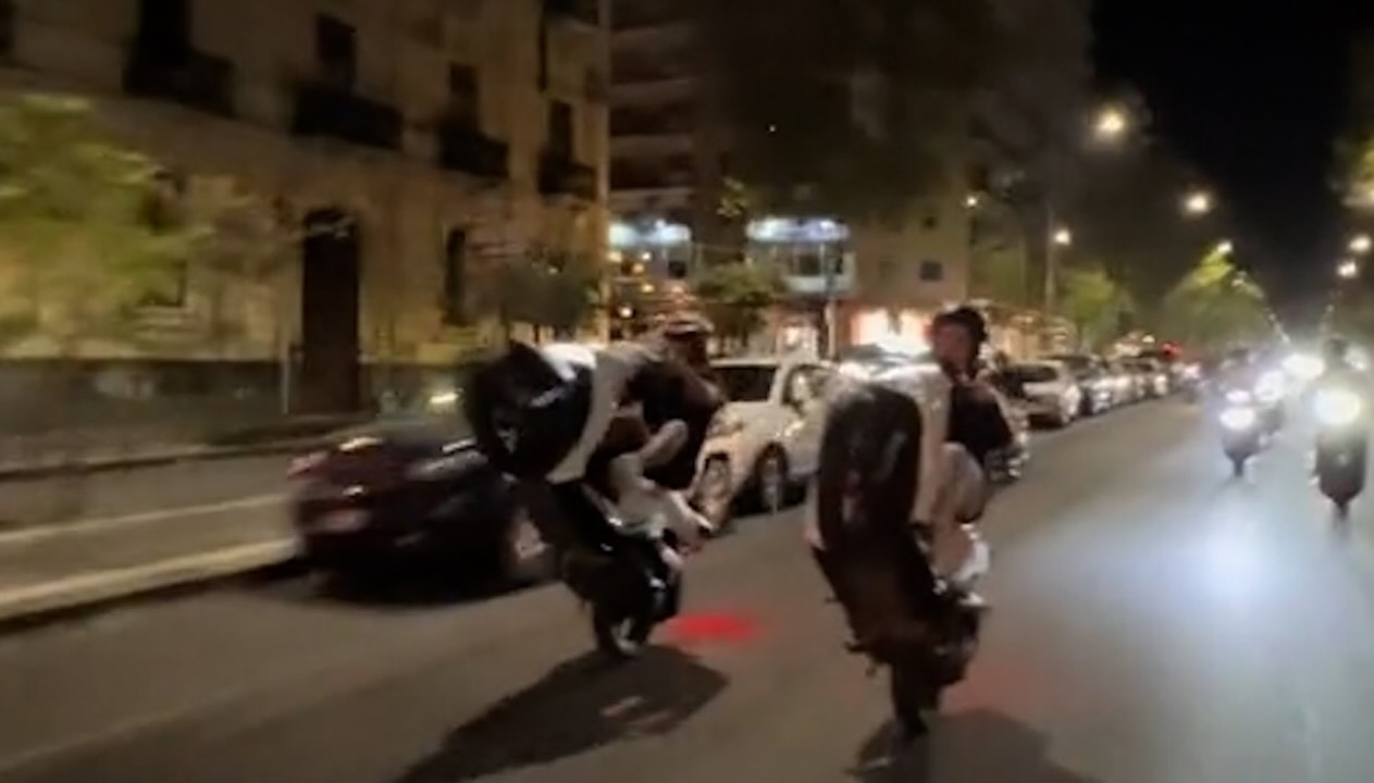 Inseguimento notturno al Vomero: bloccati due adolescenti in fuga spericolata