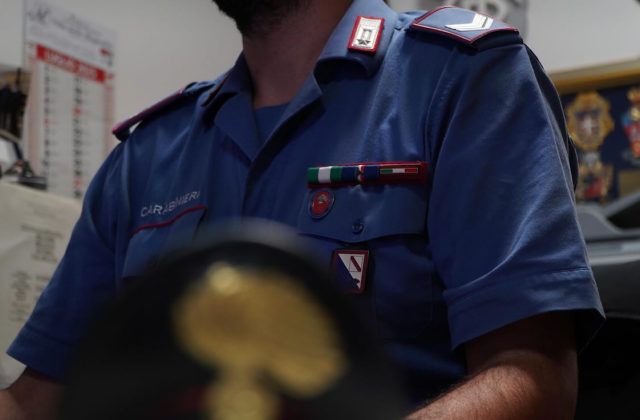 Festa da incubo a Napoli: cameriere denunciato per furto ripreso dalle telecamere