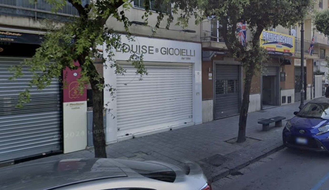 Somma Vesuviana, furto audace in gioielleria: ladri scappano con i preziosi e paura tra i cittadini